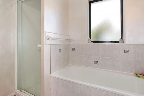 Photo of property in 4 Emmerdale Avenue, Papakura, 2110