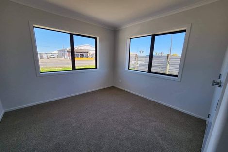 Photo of property in 6a Cross Street, Castlecliff, Whanganui, 4501