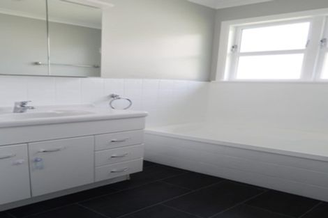 Photo of property in 78 Oriel Avenue, Tawa, Wellington, 5028