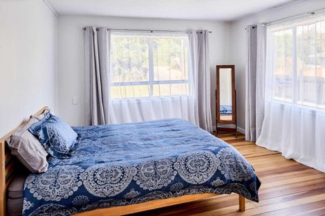 Photo of property in 25 Paekakariki Hill Road, Pauatahanui, Porirua, 5381