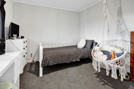 Photo of property in 1 Raunui Crescent, Inglewood, 4330