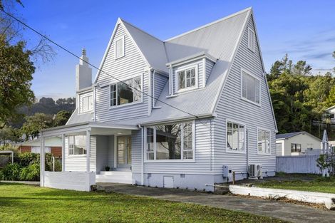 Photo of property in 117 Horoeka Street, Stokes Valley, Lower Hutt, 5019