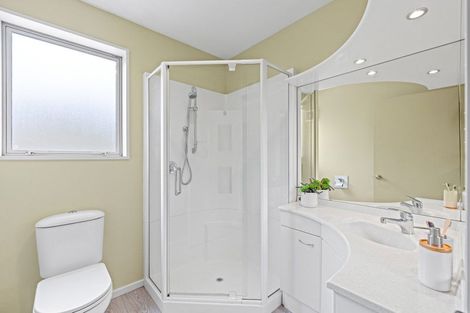 Photo of property in 64 Willowview Drive, Redwood, Christchurch, 8051