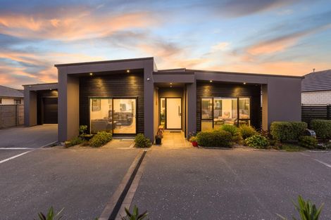 Photo of property in 55 Queen Charlotte Drive, Aotea, Porirua, 5024