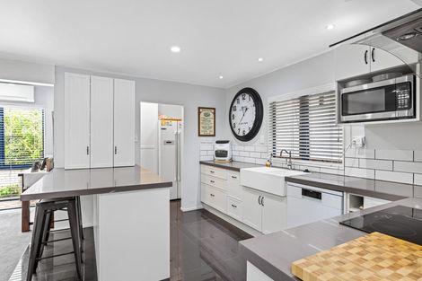 Photo of property in 28 Donald Street, Stanmore Bay, Whangaparaoa, 0932