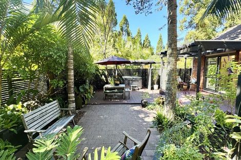 Photo of property in 11 Fitzpatrick Place, Chatswood, Auckland, 0626