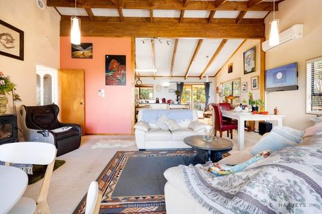 Photo of property in 38 Rauhuia Crescent, Parau, Auckland, 0604