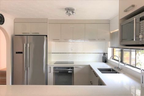 Photo of property in 47 Dalwhinnie Parade, Highland Park, Auckland, 2010