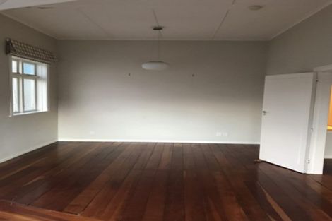 Photo of property in 108 Oriental Parade, Oriental Bay, Wellington, 6011