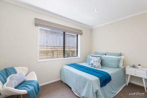 Photo of property in 43 Percy Kinsman Crescent, Riverstone Terraces, Upper Hutt, 5018