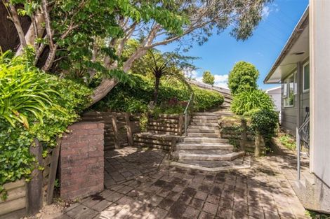 Photo of property in 9a Colchester Crescent, Newlands, Wellington, 6037