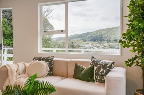 Photo of property in 22 Fyvie Avenue, Tawa, Wellington, 5028