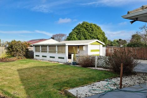 Photo of property in 33 Warren Crescent, Hillmorton, Christchurch, 8025