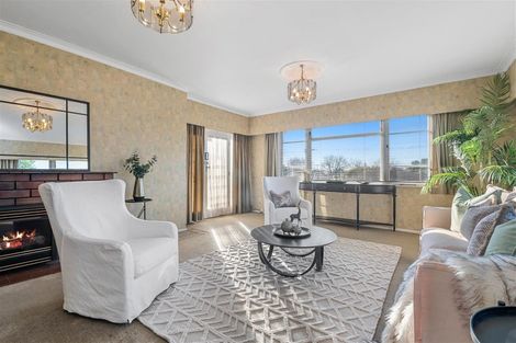 Photo of property in 1/6 Hillcrest Avenue, Hillcrest, Auckland, 0627