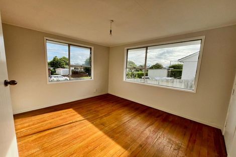 Photo of property in 98 Arimu Road, Papakura, 2110