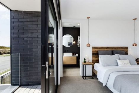 Photo of property in 211 Marine Parade, Mount Maunganui, 3116