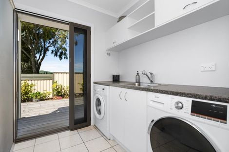 Photo of property in 1 Holcombrooke Lane, Welcome Bay, Tauranga, 3175
