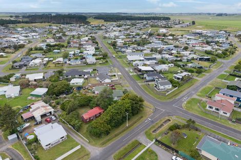 Photo of property in 21 Shortt Street, Foxton Beach, Foxton, 4815