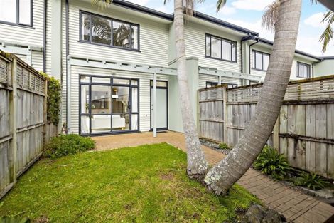 Photo of property in 23/2 Armoy Drive, East Tamaki, Auckland, 2016