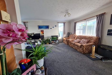 Photo of property in 18 Medina Crescent, Parklands, Christchurch, 8083