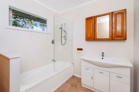 Photo of property in 26 Sutton Crescent, Papakura, 2110
