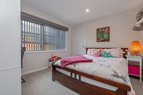 Photo of property in 8 Mediterranean Grove, Fitzherbert, Palmerston North, 4410