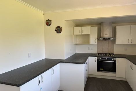 Photo of property in 17 Beach Road, Te Atatu Peninsula, Auckland, 0610