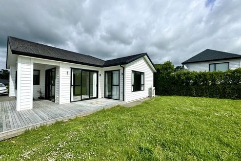 Photo of property in 17 Jane Maree Road, Kumeu, 0810