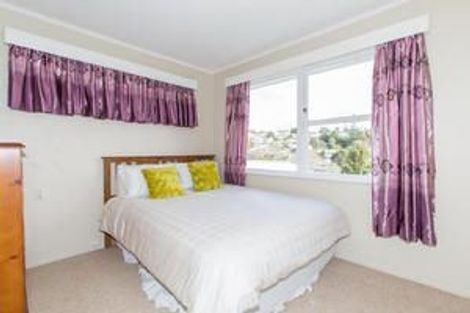 Photo of property in 9 Heather Place, Sunnynook, Auckland, 0620