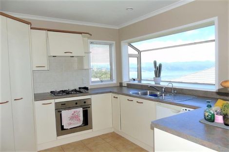 Photo of property in 52 Dress Circle, Newlands, Wellington, 6037