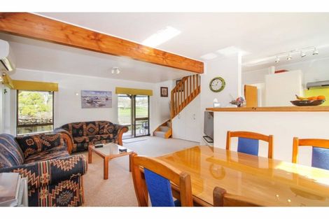 Photo of property in 2/28 Fairdale Place, Birkdale, Auckland, 0626