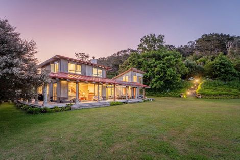 Photo of property in 92 Hahei Beach Road, Hahei, Whitianga, 3591