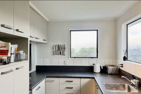 Photo of property in 32 Wisteria Grove, Maungaraki, Lower Hutt, 5010