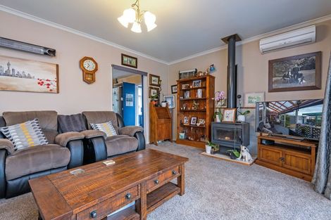 Photo of property in 4 Rosalie Terrace, Kelvin Grove, Palmerston North, 4414