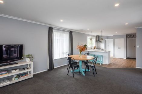 Photo of property in 2 Konini Grove, Raumati Beach, Paraparaumu, 5032