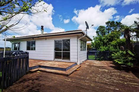 Photo of property in 9 Sumich Place, West Harbour, Auckland, 0618