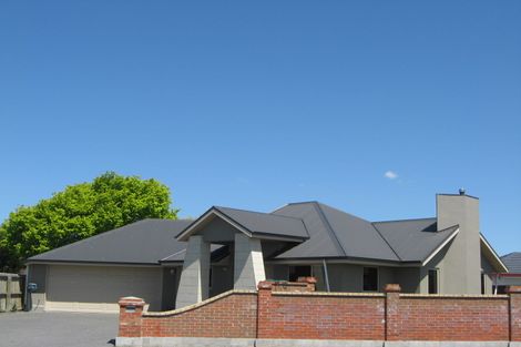 Photo of property in 16 Harrys Way, Redwood, Christchurch, 8051