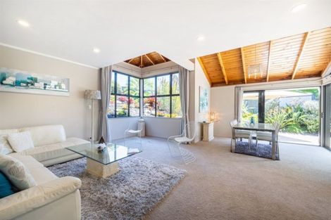 Photo of property in 16 Wainoni Heights, Greenhithe, Auckland, 0632
