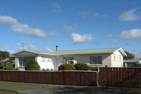 Photo of property in 18 Stirling Street, Levin, 5510