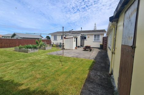 Photo of property in 12 Hickey Place, Opunake, 4616