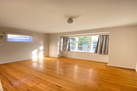 Photo of property in 18 Yeovil Road, Te Atatu Peninsula, Auckland, 0610