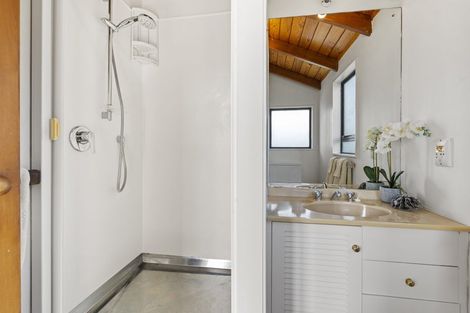 Photo of property in 26 Pacific Parade, Army Bay, Whangaparaoa, 0930