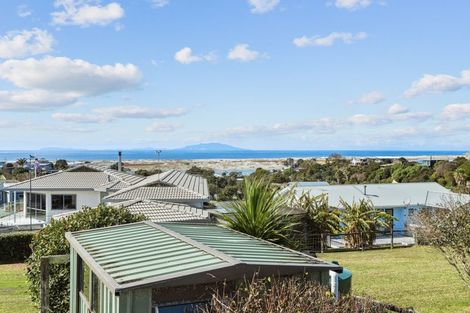 Photo of property in 18 Cullen Street, Mangawhai Heads, Mangawhai, 0505