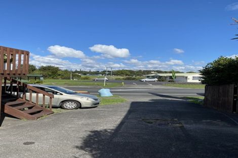 Photo of property in 1/64 Aviemore Drive, Highland Park, Auckland, 2010