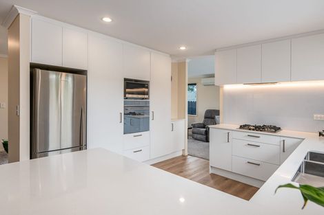 Photo of property in 9 Chelmsley Avenue, Henderson, Auckland, 0612