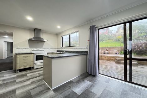 Photo of property in 15 Rice Crescent, Newlands, Wellington, 6037