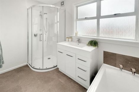 Photo of property in 304 Wainoni Road, Avondale, Christchurch, 8061