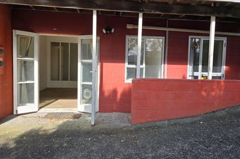 Photo of property in 1 Lauderdale Road, Birkdale, Auckland, 0626