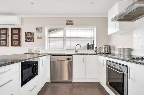 Photo of property in 32 Keepers Drive, Gulf Harbour, Whangaparaoa, 0930