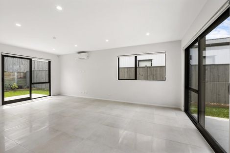 Photo of property in 55 Parkmore Drive, Rosehill, Papakura, 2113